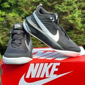 NEW Nike Kids Black and Silver Team Hustle D 10 Casual Sneaker - US Youth 4Y